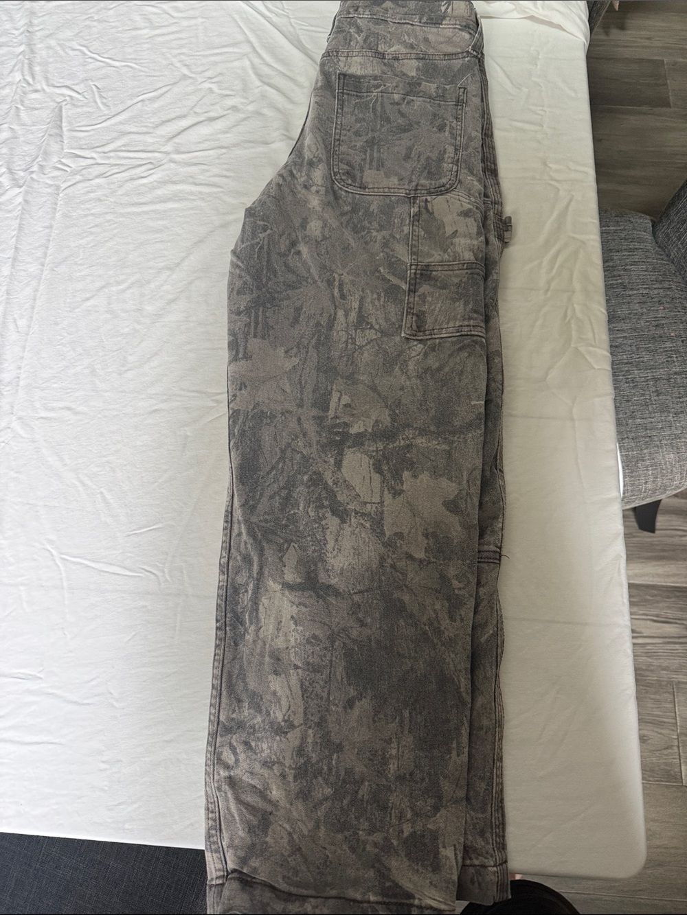 Hollister Baggy camo pants